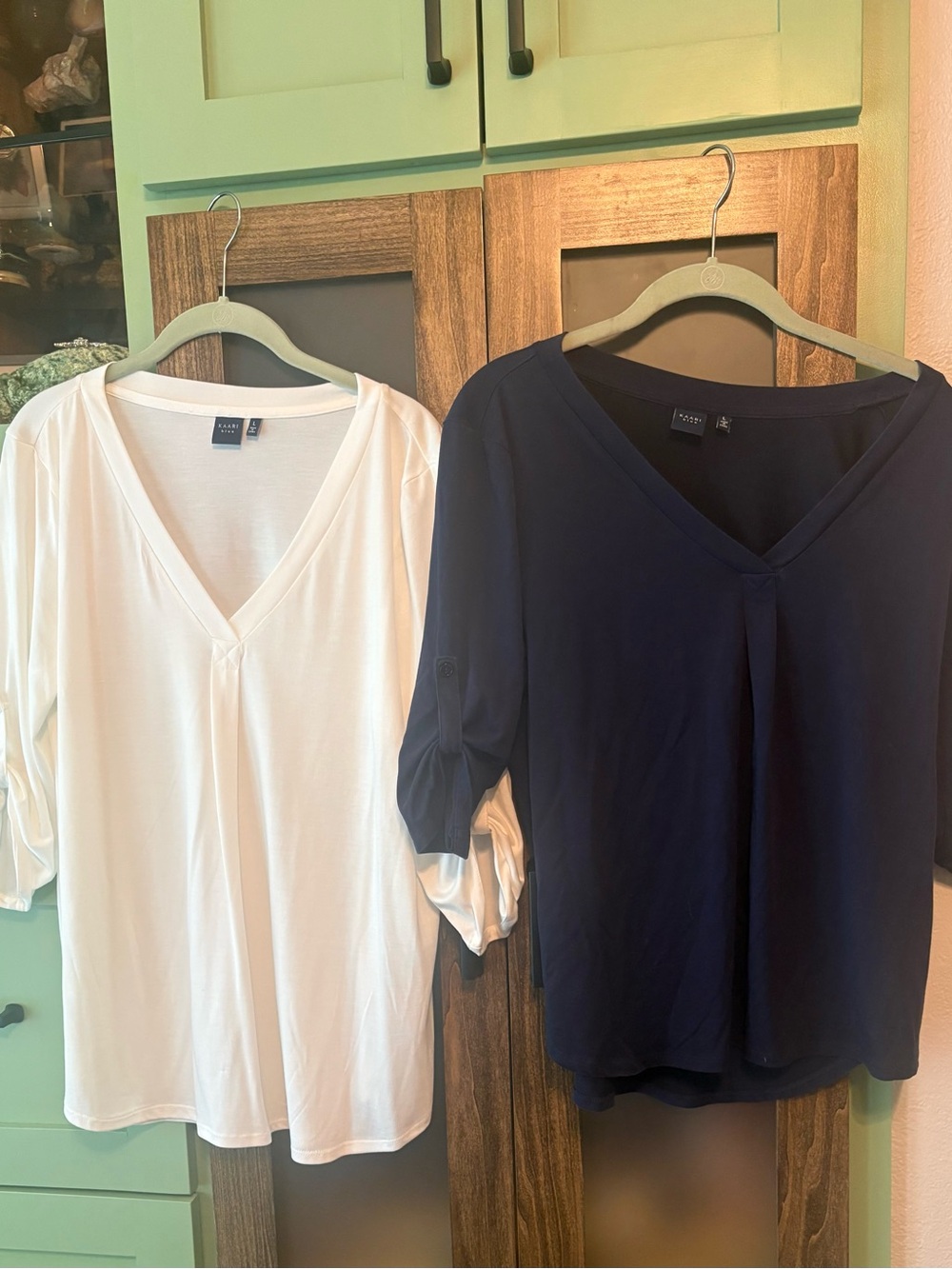 Kaari blue Women's V-Neck Tops in White and Navy